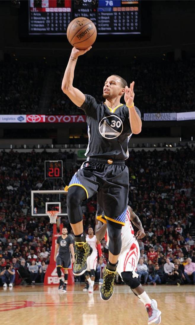 阿斯：贝蒂斯愿意为安东尼出2000万欧或租借，球员愿降薪回归（阿斯：贝蒂斯考虑以2000万欧买断或租借安东尼，球员愿降薪回归）