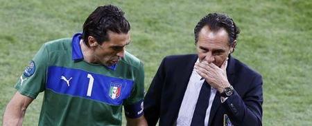 记者：罗马可能向佩7提供降薪合同，迪巴拉的续约要复杂得多（记者：罗马考虑向佩7提供降薪续约，迪巴拉的续约问题更为复杂）