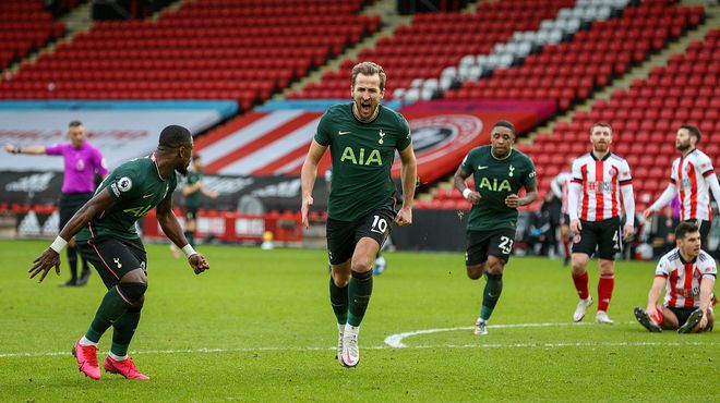 B费点球真的稳！稳稳骗过门将进球（B费点球稳健，轻松晃过门将破门）