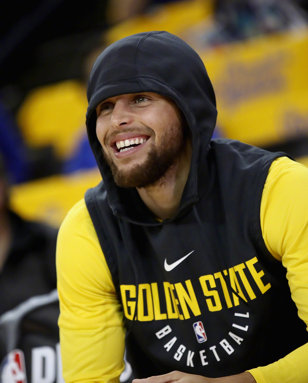 32岁前巴萨中场拉菲尼亚退役，俱乐部官方送上祝福（前巴萨中场拉菲尼亚32岁挂靴，俱乐部官方发文致意）