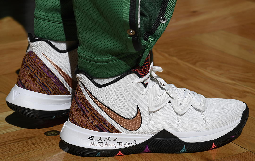 美加墨世界杯抽签出炉，三东道主获上上签，引发争议，詹俊点评小组赛看点。（北美世界杯抽签揭晓：三东道主签运爆表引热议，詹俊解读小组赛看点）