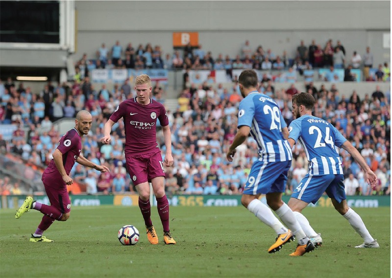 被赠送云达不莱梅印有8号的球衣，克罗斯：这是合同报价吗（收到云达不莱梅8号球衣，克罗斯打趣：这是合同报价？）