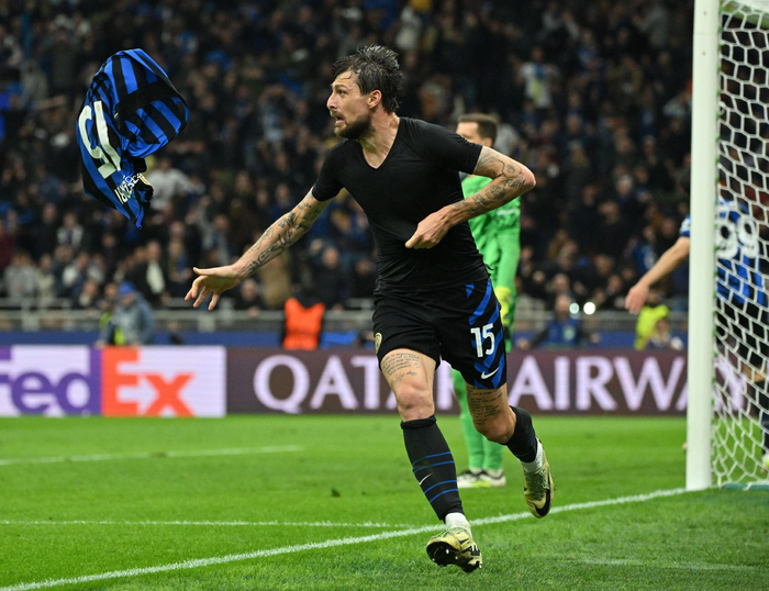 尤尔曼德：药厂目前无法和顶级球队比；阿隆索刚来时情况也这样（尤尔曼德：勒沃库森目前还达不到顶级队水准，阿隆索执教初期同样如此）