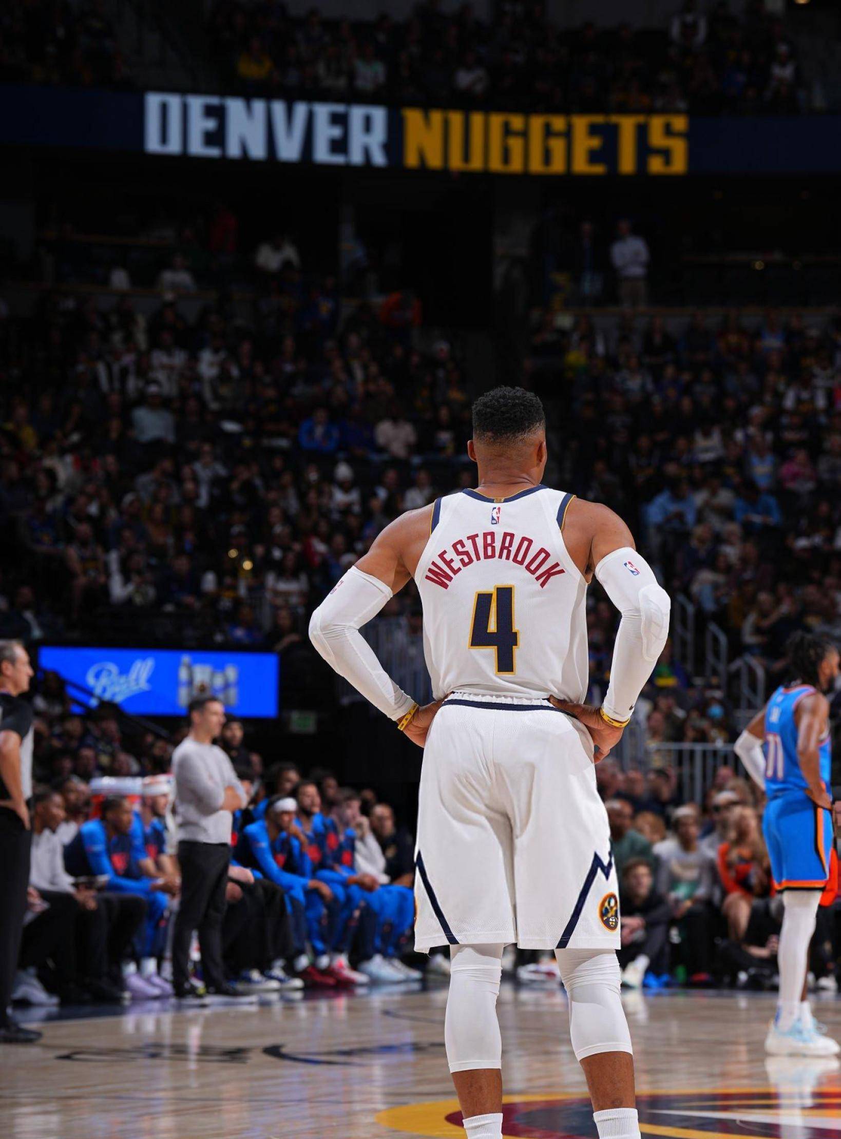 因欧战扩军、足总杯赛程调整，英超今年仅安排一场节礼日比赛（受欧战扩军与足总杯赛程调整影响，英超今年节礼日仅有一场比赛）