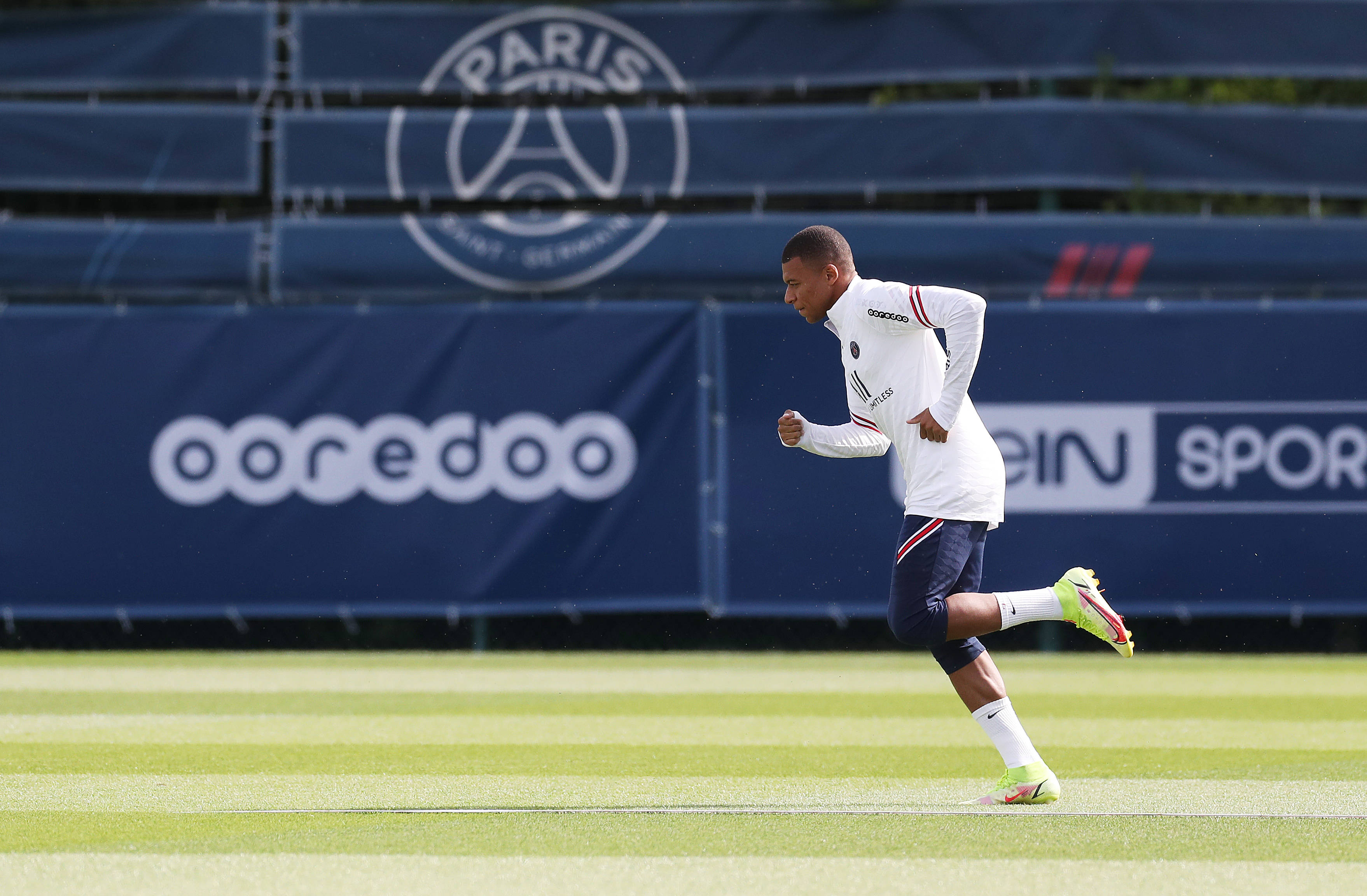 塞尔吉尼奥：莱奥必须面向球门；希望恩昆库能尽快融入（塞尔吉尼奥：莱奥应直面球门，盼恩昆库尽快融入球队）