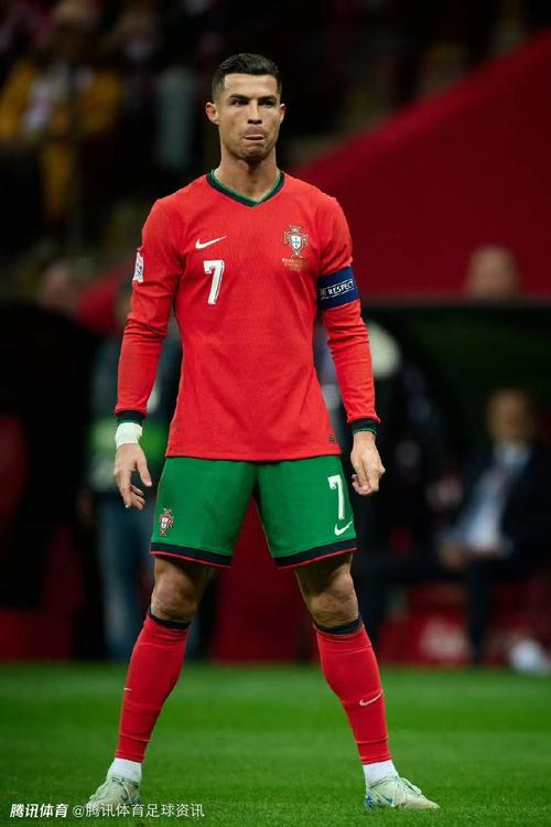 米奇：现在还没到对文班的上场时间不加限制的阶段 我们非常谨慎（米奇：目前还不会放开文班的出场时间 我们会谨慎对待）