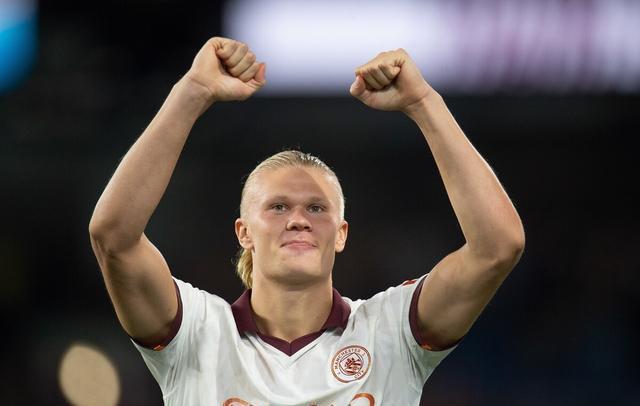 湖人官方社交媒体账号在比赛即将开始之际，发布了赛前入场照，引发球迷的关注和期待。（湖人官微晒赛前入场照，比赛临近引发球迷期待）