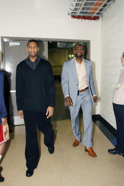 塞尔：西足协担心巴萨无法正确引导亚马尔，他已多次成为舆论中心（塞尔：西班牙足协忧虑巴萨难以妥善引导亚马尔，他屡次成舆论焦点）