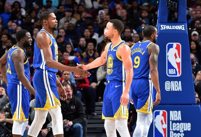 懂球帝12周年120大瞬间1／8决赛：重磅来袭，谁将通往八强？（懂球帝12周年·120大瞬间16强赛打响：谁能抢占八强席位？）