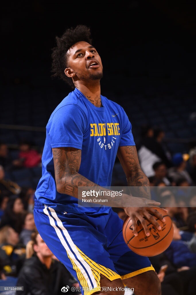 外媒：下赛季欧冠联赛阶段用球将采用白+薄荷绿+紫创新配色（外媒：下赛季欧冠联赛阶段用球将启用白、薄荷绿与紫的全新配色）