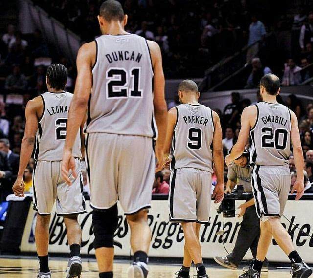 跟队记者：VAR竟然认为米兰对阵帕尔马时的点球是萨56的犯规（队记：VAR认定米兰对帕尔马那粒点球源于萨56犯规）