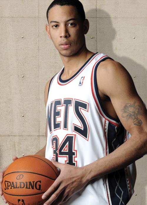 中超：山东泰山客场2-0完胜青岛队（中超：山东泰山客场2比0力克青岛队）