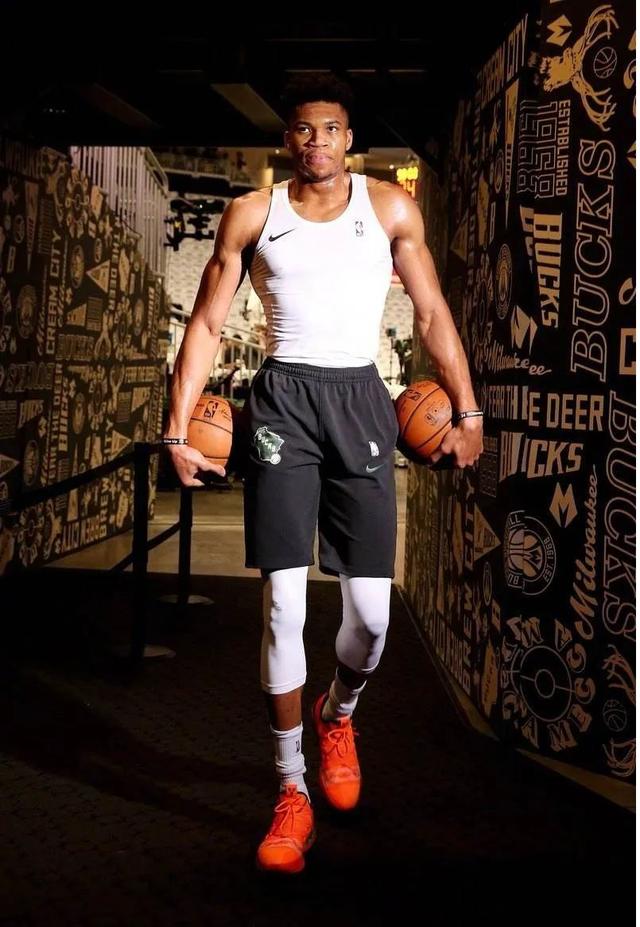 篮球勇士替补大前锋表现惊艳（勇士替补大前锋惊艳全场）