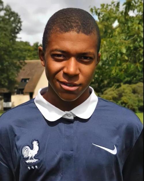 唐斯谈迈克-布朗：我们还在适应他的体系 他的执教能力出色（唐斯：我们仍在适应迈克-布朗的体系，他的执教能力十分优秀）