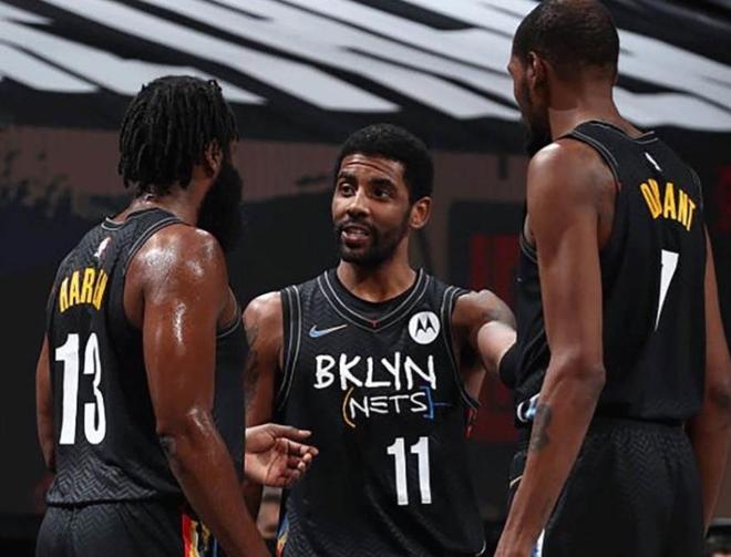 世体：齐达内现身伯纳乌但不会接替阿隆索，他只想执教法国（世体：齐达内现身伯纳乌，但无意接班阿隆索，只愿执教法国队）