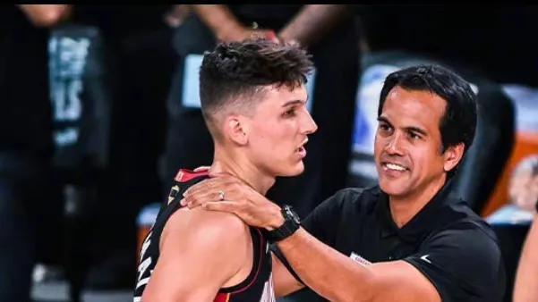 库杜斯：弗兰克告诉我在场上做自己，我很开心按自己方式踢球（库杜斯：弗兰克鼓励我做回自己，我很享受以自己的风格踢球）