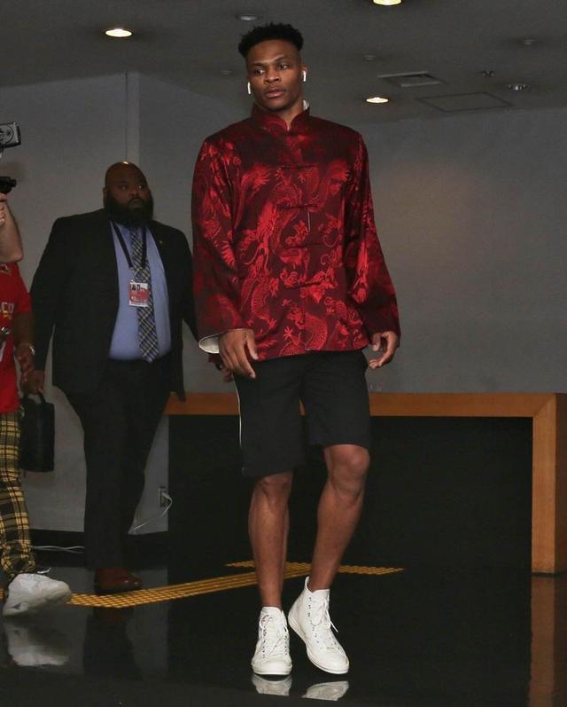 欧冠：利物浦2-0战胜马赛（欧冠赛场：利物浦2-0力克马赛）